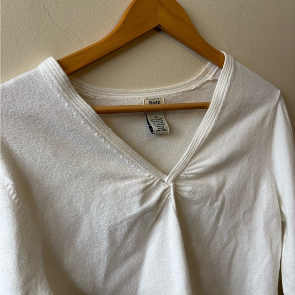 Elegant White Women's Sweater - Picture 4 of 8